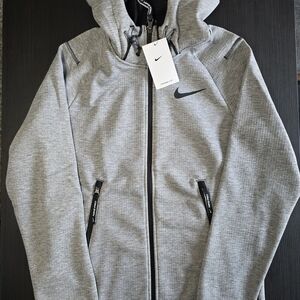 Nike Pro Therma-FIT Training Hoodie Men’s Small Gray – Brand New w/ Tag